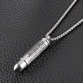 Pendentif balle argenté avec croix gravée et Notre Père sur une chaîne à mailles carrées - Collier avec chaîne / Argent