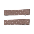 Détail des barrettes rectangulaires en tissu marron à motifs de croix blanches - Style de Point de Croix Marron (7)