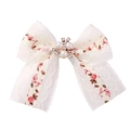 Fermaglio in pizzo per bambine con ricamo di rosa e perle su sfondo bianco pulito - Ricamo Rose Rosse (2)