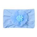 Dettaglio di una fascia morbida azzurra per neonati con un grande fiore in tessuto a mano - Grigio Blu (86)