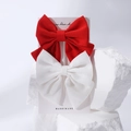 Set mit großen handgefertigten Satin-Haarschleifen in Rot und Weiß auf Display - Schleife Haarklammern (FJ396-2D) / Rot und Weiß