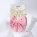 Zweiteiliges Set großer Satin-Haarschleifen-Clips in Creme und Rosa auf Displaykarte - Schleife Haarklammern (FJ396-2N) / Creme und Rosa