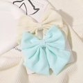 Lot de deux barrettes à cheveux en mousseline blanc crème et vert menthe sur carte - Pinces à Cheveux Nœud (FJ396-2H) / Blanc Cassé et Vert Menthe