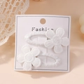 Joli lot de deux barrettes à fleurs de marguerites brodées blanches sur carte - Blanc (2A-10)
