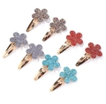 Set di 8 mollette a fiore glitterate per bambine in quattro vivaci colori assortiti - 3039-8C