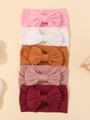Détail d'un lot de 5 bandeaux bébé larges et élastiques avec nœuds en différentes couleurs - Ensemble Cinq Pièces Rose/Blanc/Caramel/Vieux Rose/Rouge Foncé (5C)