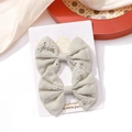 Paia di fermagli a fiocco in lino beige con ricamo floreale bianco su cartoncino - Stile Fiorellino Ricamato Grigio Beige (6)