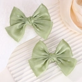 Par de pinzas para el cabello con lazo de satén verde claro con un acabado de seda brillante - Juego de 2 Piezas / Verde Claro (2A-42)