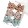 Set di tre fasce per neonati con fiocchi in maglia a coste marrone, rosa e verde - Caffè Chiaro + Rosa Polvere + Verde Morandi (FD3571-3AB)