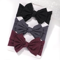Set di tre fasce per neonati in maglia a coste con grandi fiocchi neri, grigi e bordeaux - Nero-Grigio Scuro-Rosso Vino (3Y) / Set di 3 pezzi