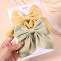Juego de dos pinzas grandes de lazo de satén en oro claro y verde salvia sobre tarjeta - Estilo Amarillo Dorado Claro Y Verde Frijol Claro (2E)