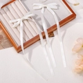 Elegantes Set aus weißen Satin-Haarschleifen mit langen Quasten und seidiger Textur - Langes Schleifen-Modell / Weiß (Stil B)