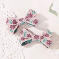 Paar hellrosa bestickte Schleifen-Haarspangen mit lila Blumenmustern auf Spitzenhintergrund - Rosa Blumen-Stickerei-Stil (2A-4)