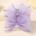 Lot de deux barrettes à cheveux en organza lilas sur une carte de présentation - Nœud Double Couche / Lavande (2A-25)