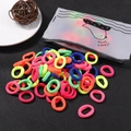 Lot d'élastiques à cheveux en nylon colorés avec une pochette de rangement givrée - 60F