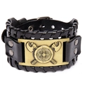 Bracciale vichingo in pelle con doppia ascia, scudo in metallo e bordi intrecciati - Pelle PU Nera + Bronzo Antico