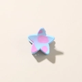 Star-shaped mini hair claw clip in light blue resin with pink leopard cow spots - Glossy Blue (5)