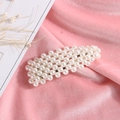 Elegante fermaglio per capelli con perle bianche a più file su velluto rosa - Stile B Argento