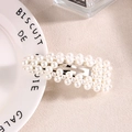 Barrette élégante argentée ornée de perles blanches de tailles variées, style français - Type F Argent