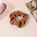 Coletero de piel de conejo sintética marrón con textura de peluche para el invierno - Chocolate