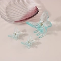 Détail de pinces à cheveux papillon en acrylique bleu clair avec ressorts en métal doré - Bleu / Grand Et Deux Petits (Bleu)