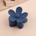 Pince à cheveux fleur bleu marine mat avec design durable à 5 pétales et ressort métal - Bleu marine
