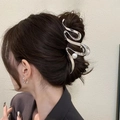 Silver alloy hair claw clip with fluid curved lines and a single white pearl accent - Wave Style Silver (11CM)