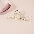 Pince à cheveux élégante en métal doré avec fleurs blanches et glands en chaîne - Pince Muguet à Franges (11CM)