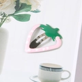 Barrette fraise rose en métal ajouré avec pois blancs et détails de feuilles vertes - #2 Fraise - Rose