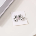 Barrette nœud en métal argenté style Y2K avec pierre rose sur carte support - Nœud Rose Strass Unique