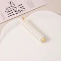 Elastico a spirale bianco perla con tappi in metallo dorato su vassoio a nuvola - Bianco Perlato