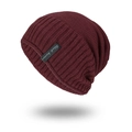 Gorro de invierno rojo vino oscuro con punto grueso y etiqueta con logo de Black Humor - Burdeos