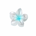 Pinza per capelli a fiore di plumeria perlata 4cm con sfumatura blu su sfondo bianco - Blu Perlato (4cm)