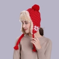Cappello invernale rosso con motivi di fiocchi di neve e fodera in ecopelliccia - Rosso