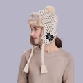 Colbacco invernale in maglia crema con motivi a fiocchi di neve e pelliccia sintetica - Beige