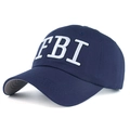 Dettaglio del ricamo bianco FBI su un cappellino da baseball in cotone blu scuro - Stile Lettera FBI (B049) / Blu Notte