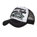 Casquette trucker en maille noire et blanche avec écussons brodés Comma Baru - Noir