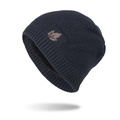 Berretto invernale in maglia blu scuro con toppa foglia a rilievo e fodera in pile - Blu navy