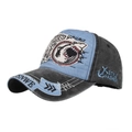 Gorra de béisbol de retazos azul cielo y carbón con bordado de tiburón y visera desgastada - Ajustable / Azul