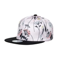 Cappellino snapback in seta rosa con stampa floreale e visiera nera per uomo e donna - Raso Floreale Bianco E Nero / Rosa