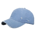 Hellblaue verwaschene Denim-Baseballkappe im Vintage-Stil mit abgenutzten Loch-Details - Blau