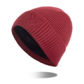 Berretto in maglia rosso scuro con lettera M a rilievo e calda fodera in pile - Rosso