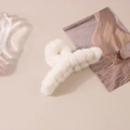 Eleganter weißer Plüsch-Haarclip für Damen, perfekt für herbstliche Winter-Frisuren - Weiß