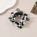 Élastique à cheveux élégant avec perles blanches et pétales de maille noire, style chic - Dentelle Noire avec Perle