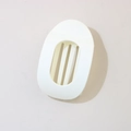 Minimalistische weiße ovale Seifenschale mit Drainage-Design für trockene Lagerung - Oval Clip (Bulk) / Matt Cremeweiß