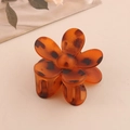 Pince à cheveux fleur avec finition écaille de tortue ambrée en acrylique élégante - Imprimé léopard