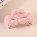 Pince à cheveux en peluche rose clair en fausse fourrure pour coiffures d'automne - Rose Foncé