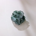Elegant 4cm dark green resin flower hair claw clip with vintage frosted petal texture - Individual Packaging / Black (4cm)