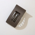 Pinza per capelli opaca ovale piatta marrone scuro con design geometrico minimalista - Imballaggio Individuale / Caffè Opaco