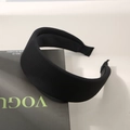 Cerchietto largo nero classico con una spessa trama a strisce verticali in maglia fine - Nero